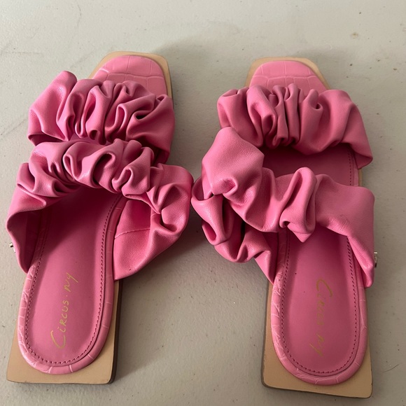 Circus by Sam Edelman Pink Ruffle Sandals - Picture 3 of 9